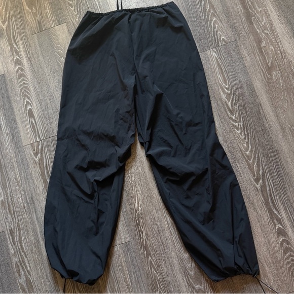 🖤 Princess Polly Black Parachute Pants Size 6 Adjustable Hem Utility in BLACK - Picture 13 of 15